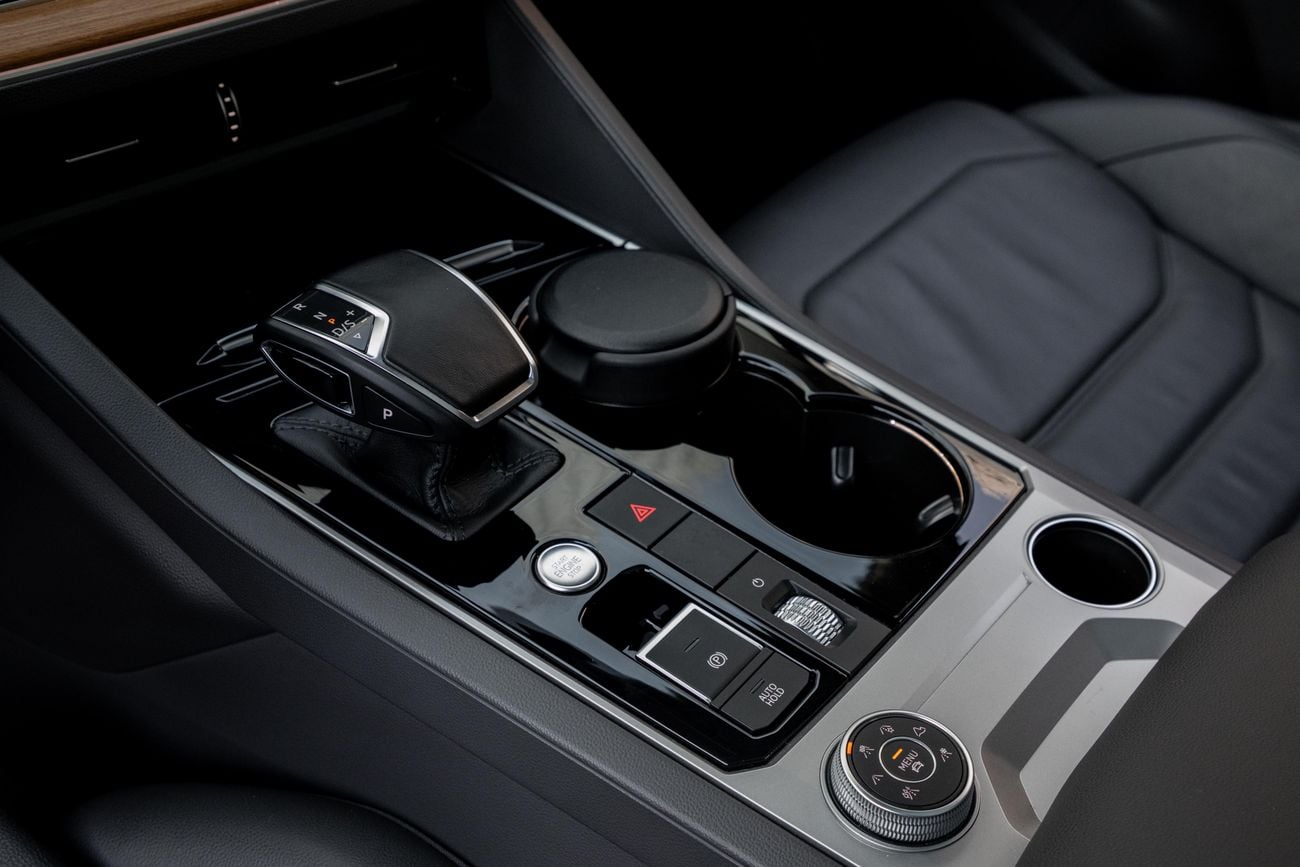 Volkswagen Touareg Touareg Atmosphere - Highline | 2,879 P.M | 0% Downpayment | LOW KMS!