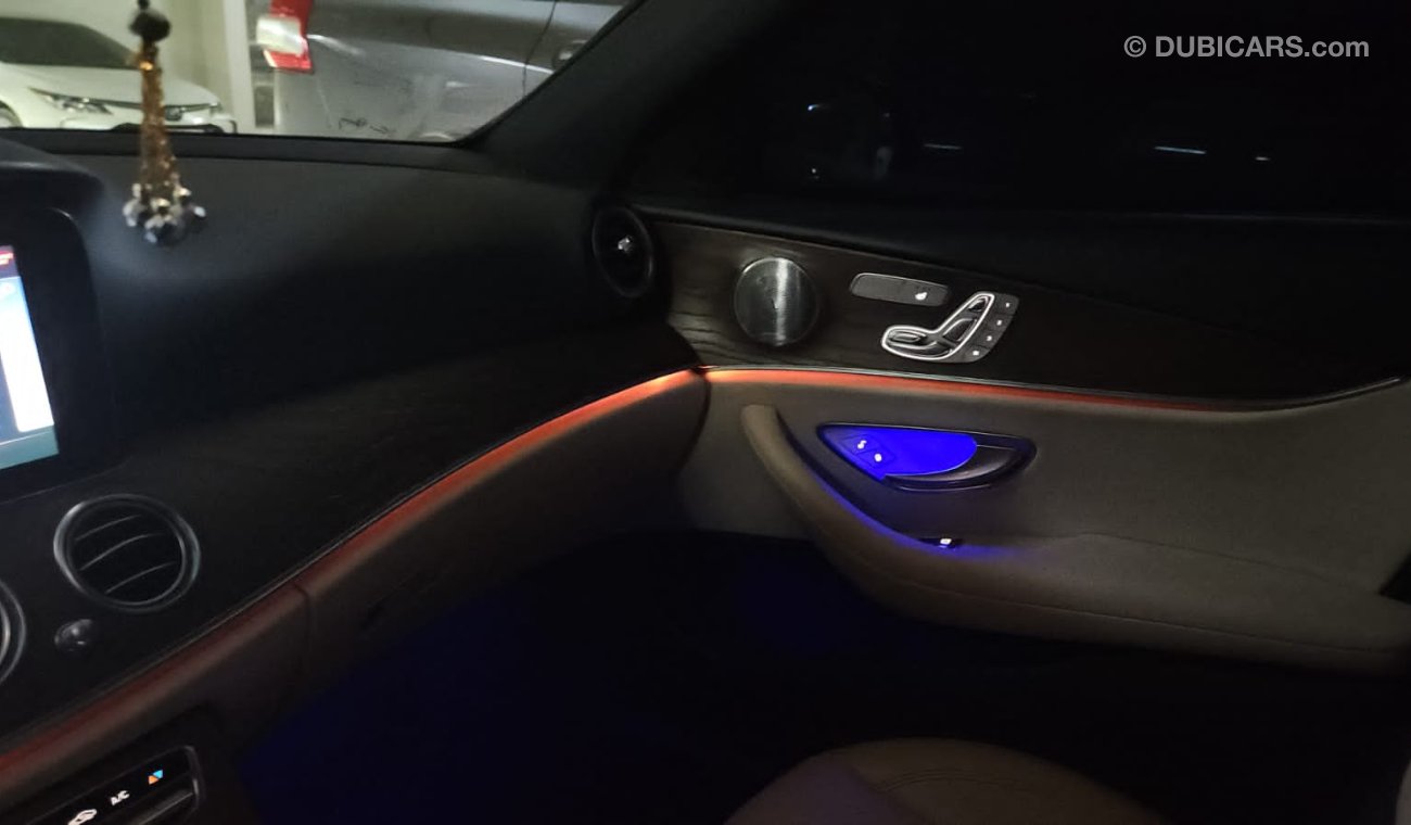 مرسيدس بنز E300 US Specs Luxury Sedan