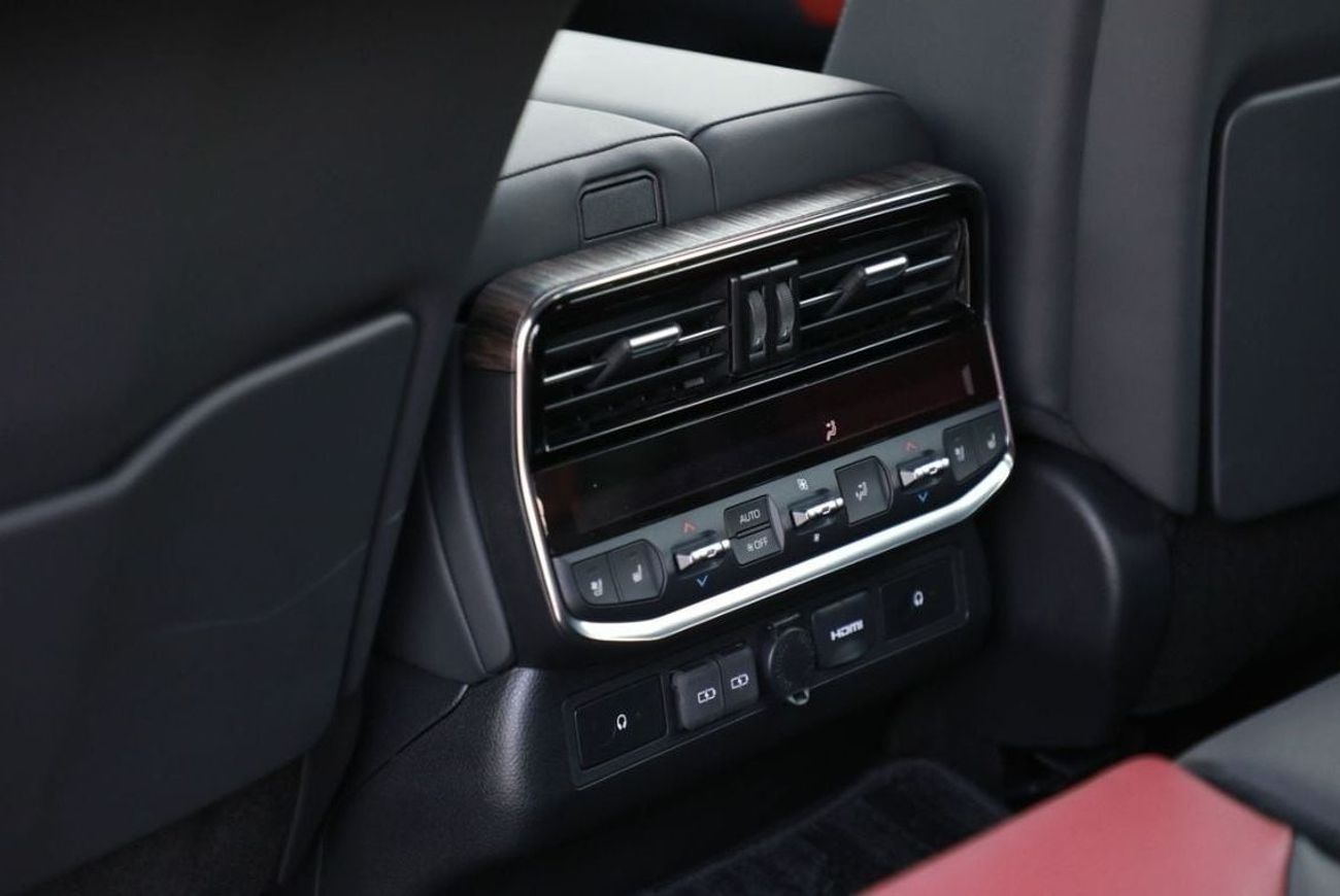 تويوتا لاند كروزر LC300 3.3 TWIN TURBO DIESEL VXR WITH RADAR 2024 MODEL