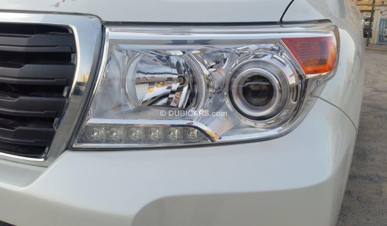 تويوتا لاند كروزر GXR 4.5L Diesel Engine, Basic Option