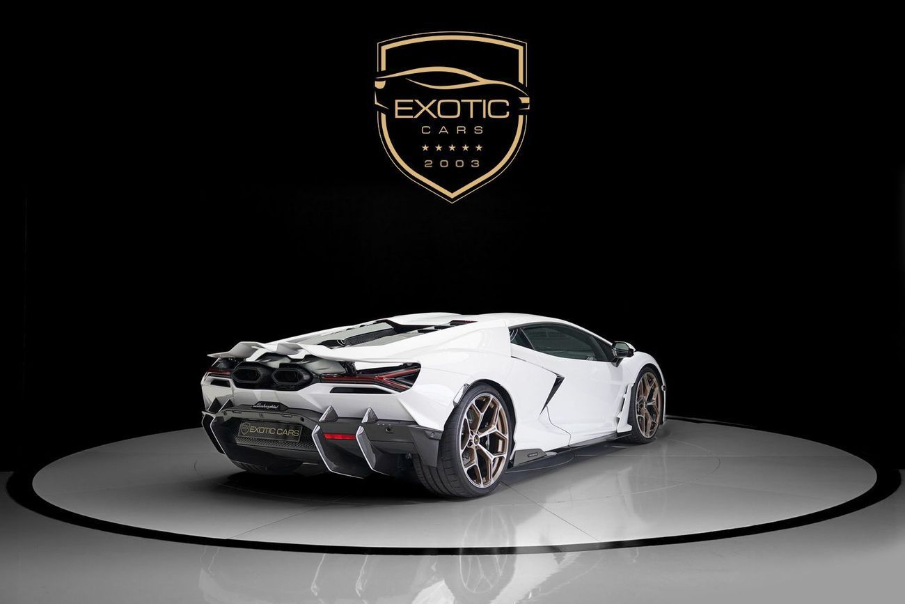 لامبورغيني ريفويلتو 6.5L V12 Hybrid