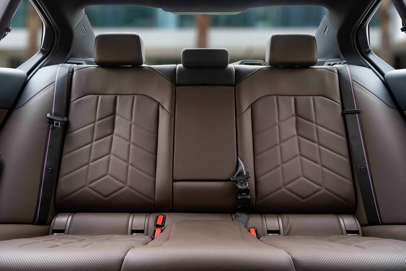 بي أم دبليو i5 i5 M40 | 4,093 P.M | 0% Downpayment | BMW i5 | Agency Warranty