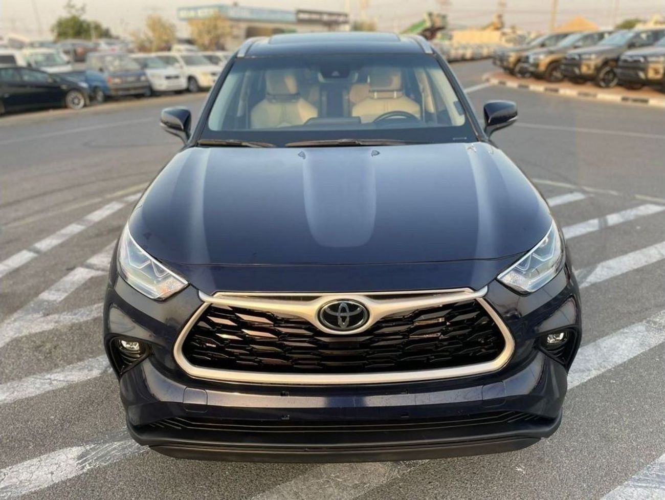 تويوتا هايلاندر 2022 Toyota Highlander XLE Full Option Inside Special Beige With Radar /