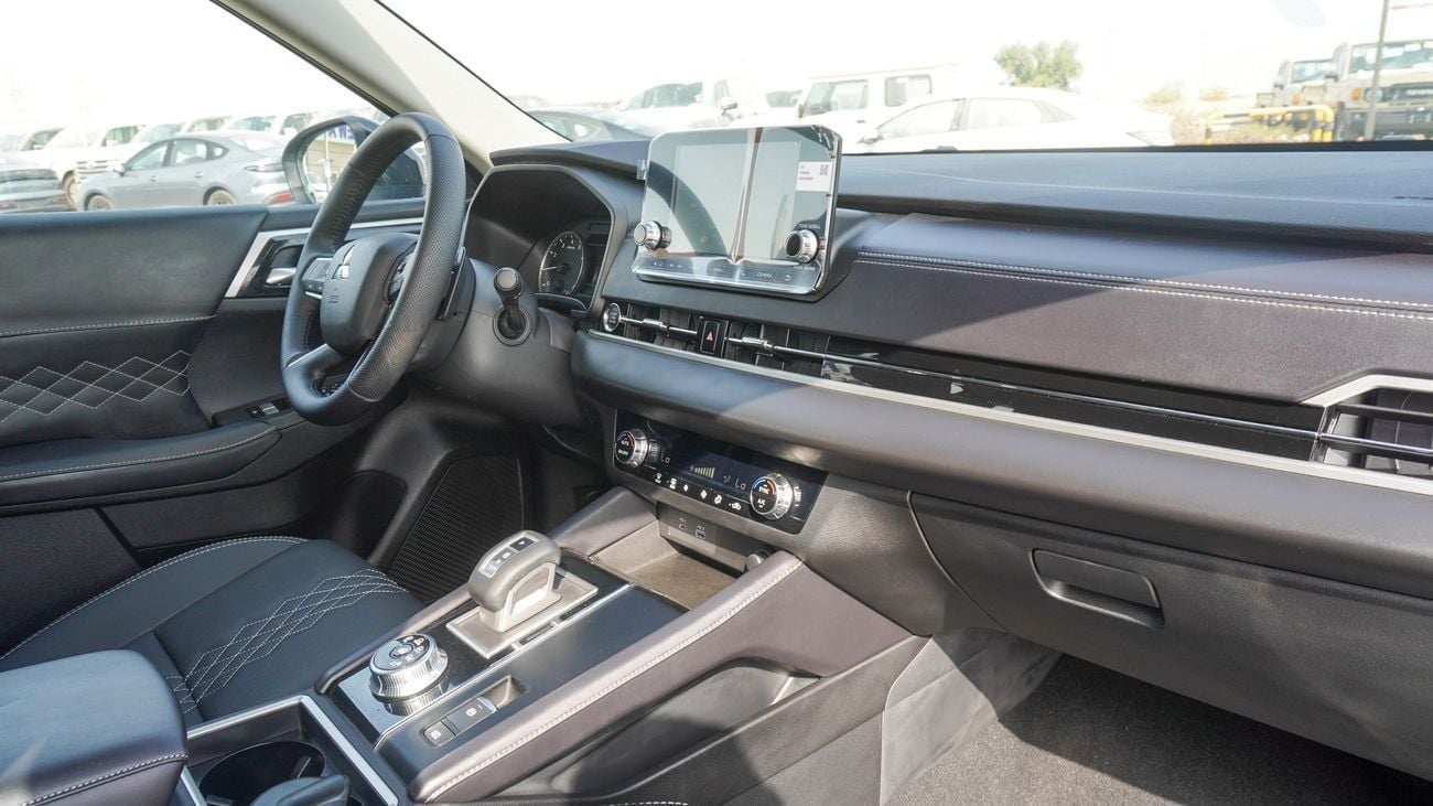 Mitsubishi Outlander Brand New Mitsubishi Outlander MidLine 2025 Export 2.5L Petrol A/T|White/Black|OUTLANDER-ML-25-PE|