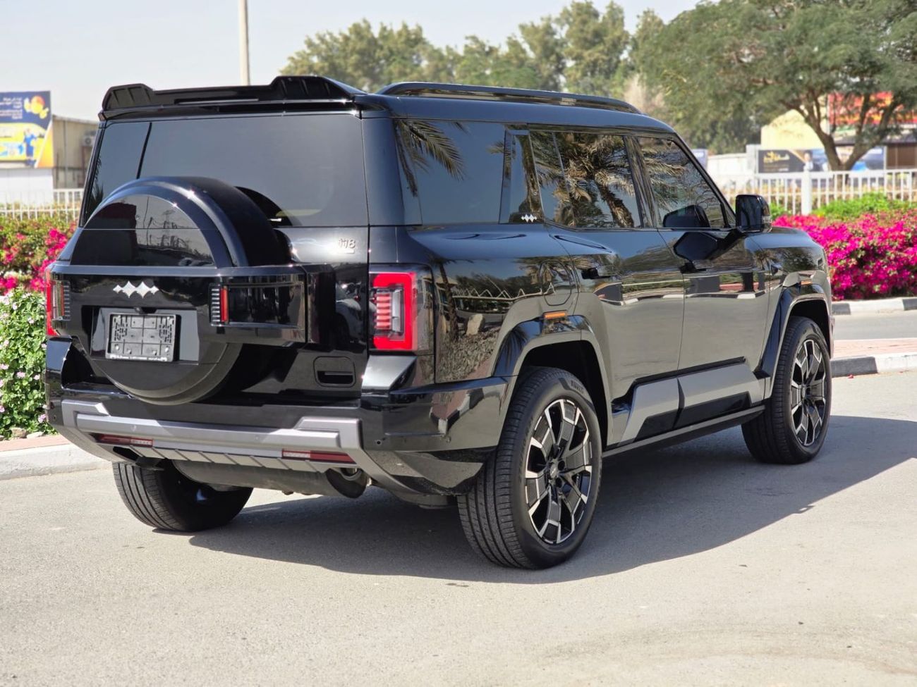 بي واي دي ليوبارد 8 Smart and Brave Flagship Edition (7 Seats)