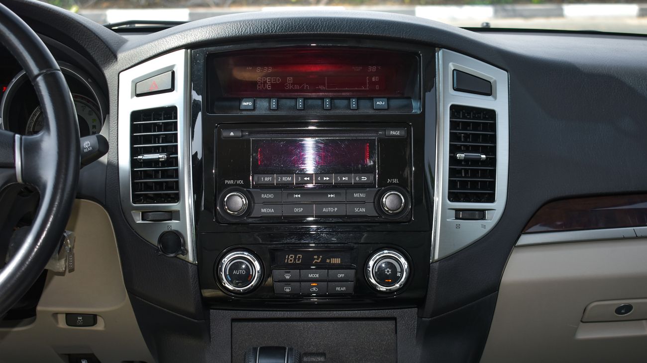 ميتسوبيشي باجيرو GLS V6