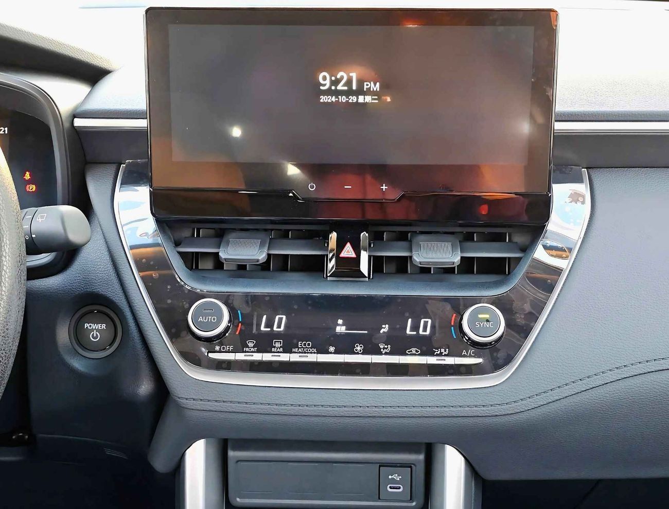 تويوتا فرونتلاندر LEAD VERSION / 2.0L V4 HYBRID / DVD / SUNROOF (CODE # 68080)