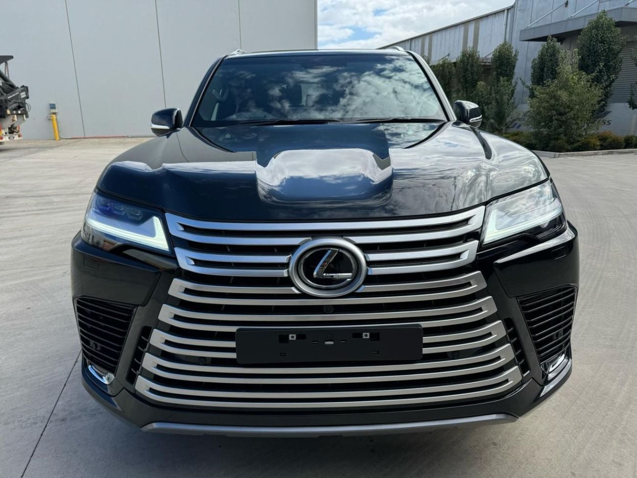 لكزس LX 600 SIGNATURE