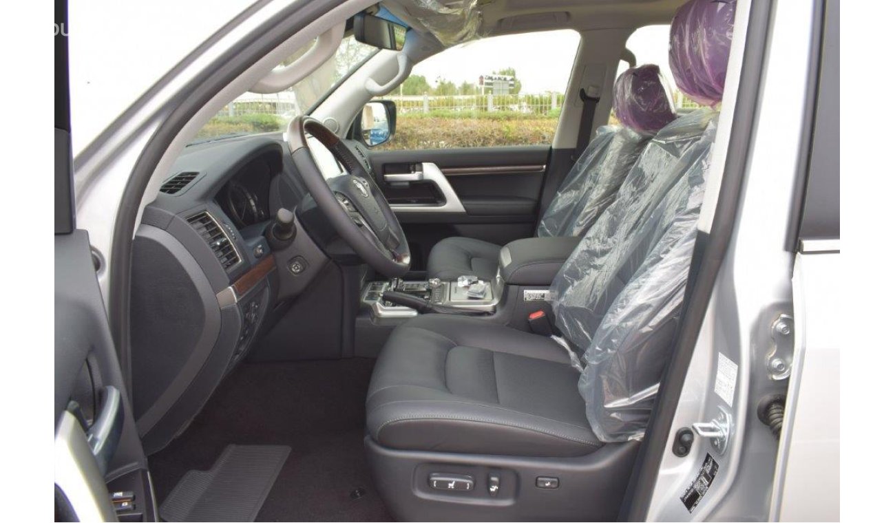 Toyota Land Cruiser 200 VX   V8 4.5L Diesel AT Executive Lounge