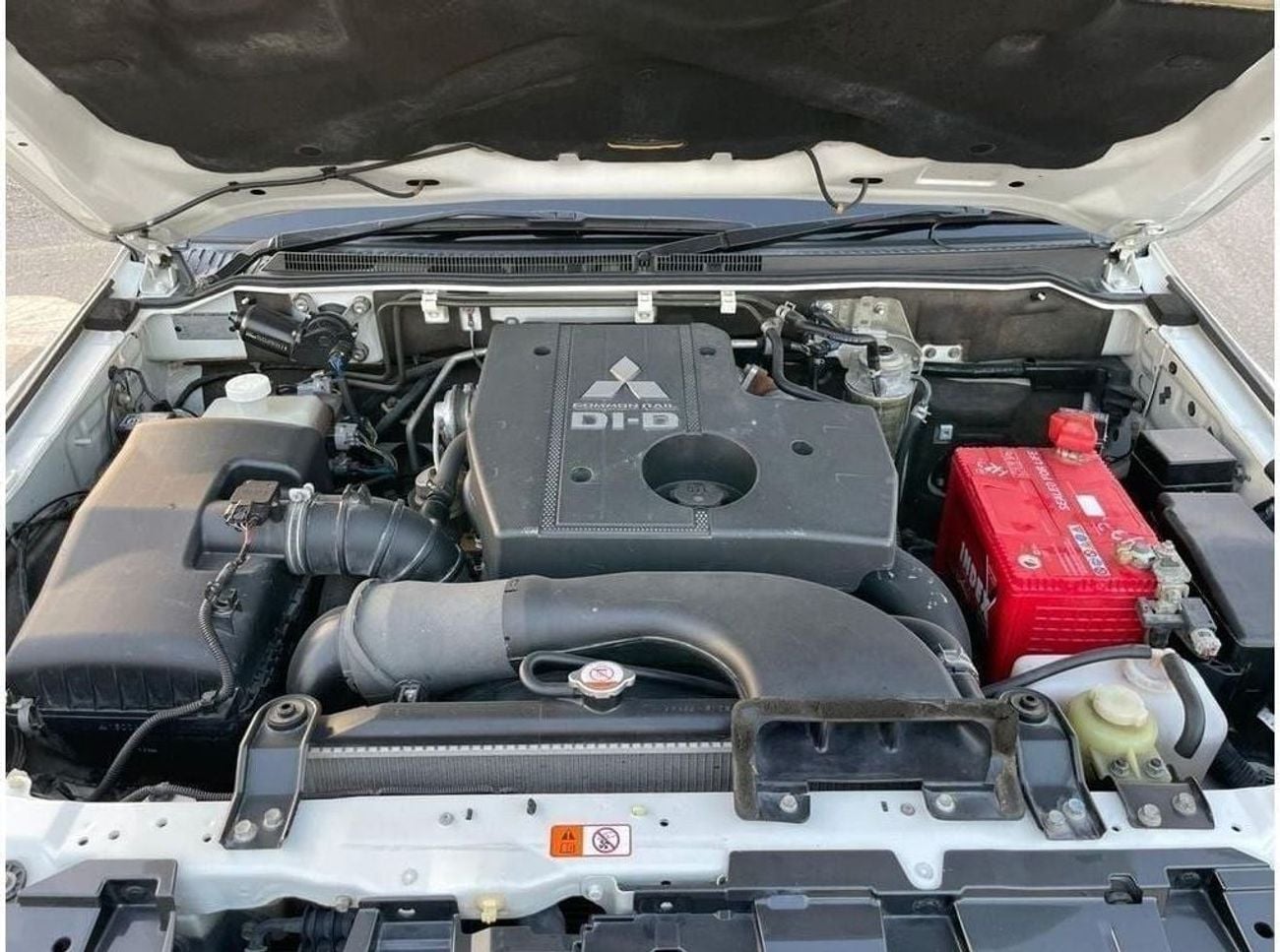 Mitsubishi Pajero GLS MIDLINE Diesel 3.2 Liter Right Hand Drive Automatic 7 Seater Leather sea