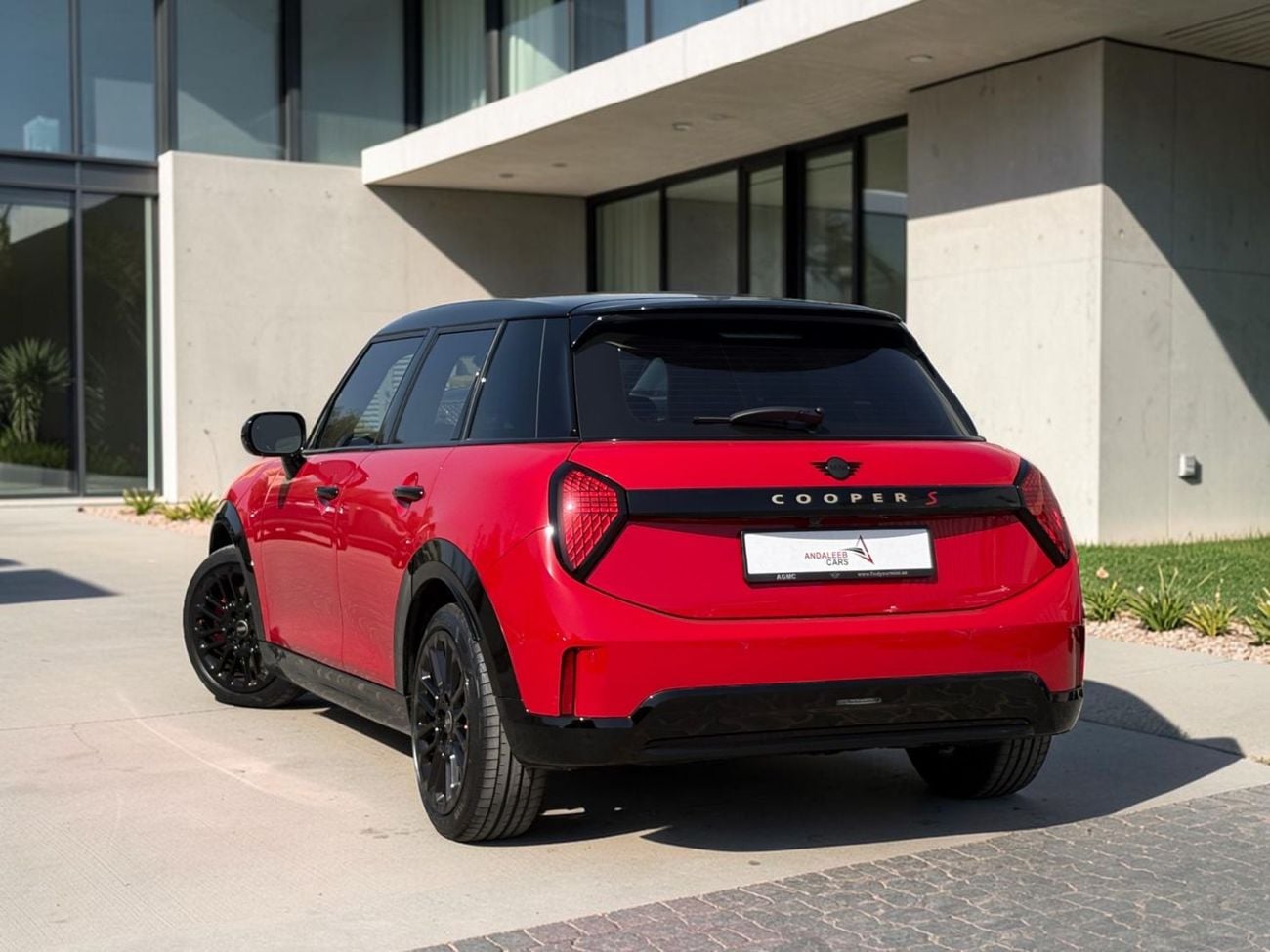 Mini Cooper S AED 2,160 P.M | 0% DP | MINI COOPER S BLACK EDITION | AGENCY WARRANTY | FULL SERVICE HISTORY