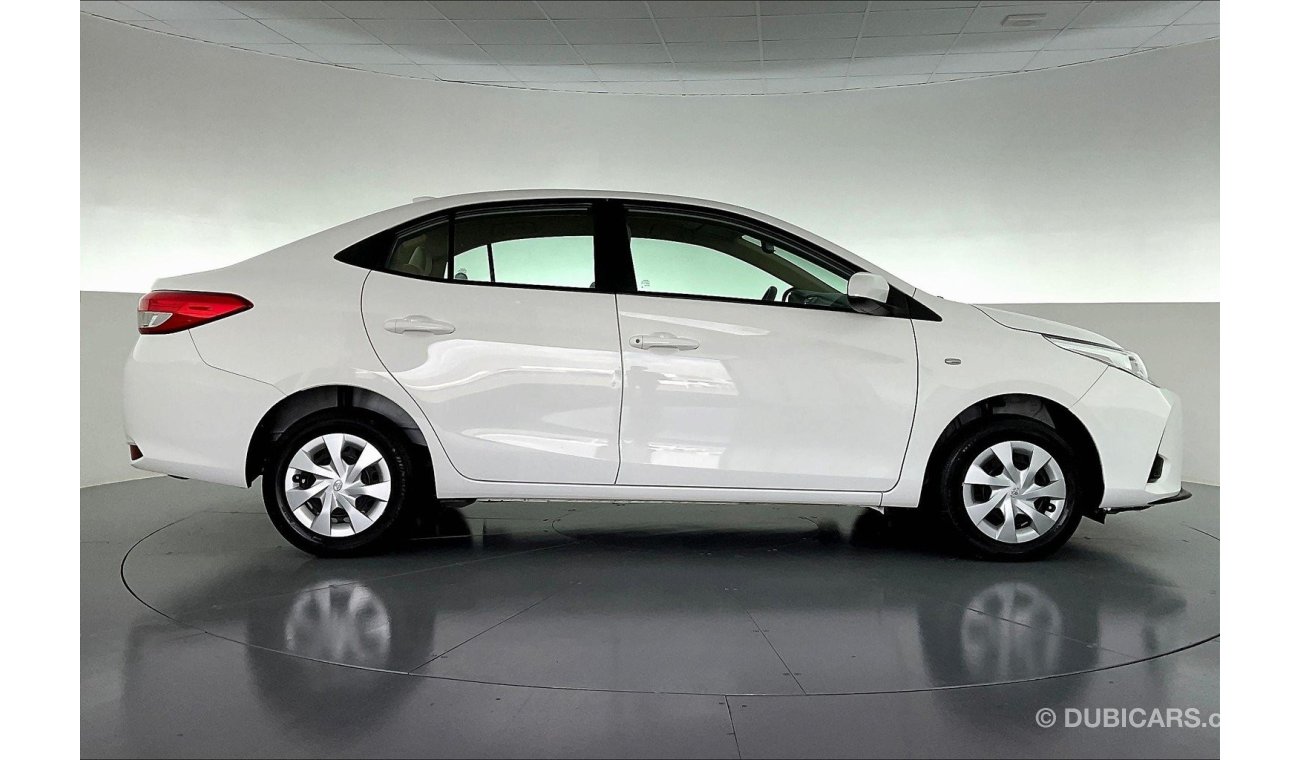 Toyota Yaris SE / E