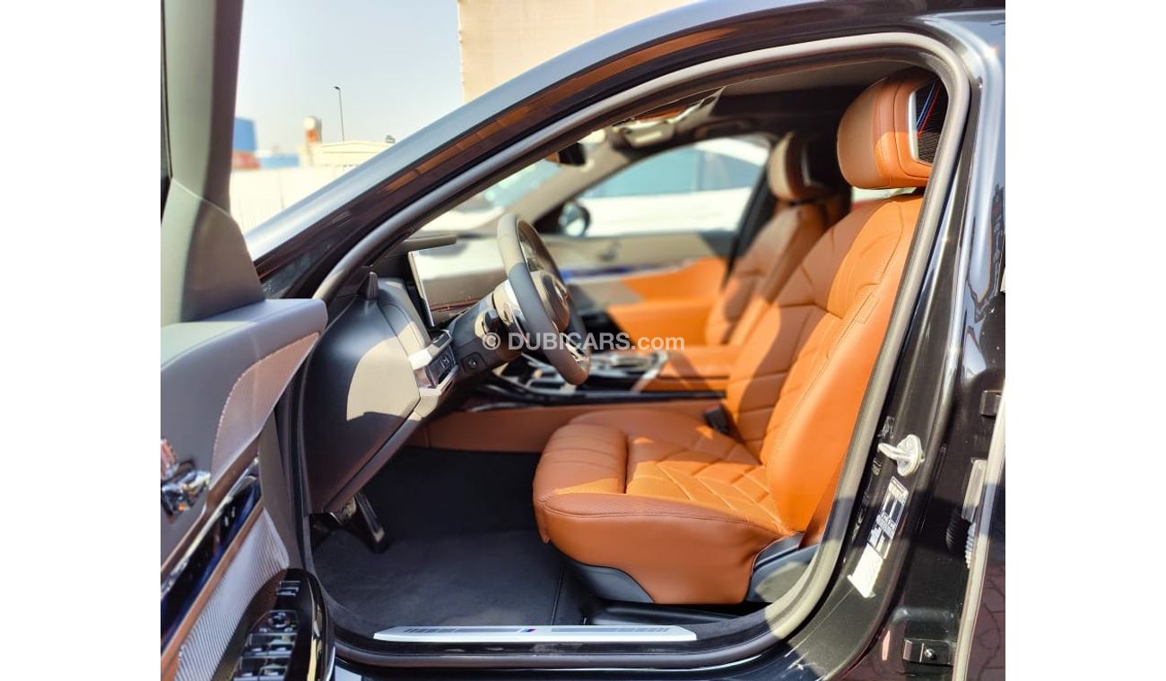 BMW 735 i M Sport 5 years Warranty & Service 2023 GCC