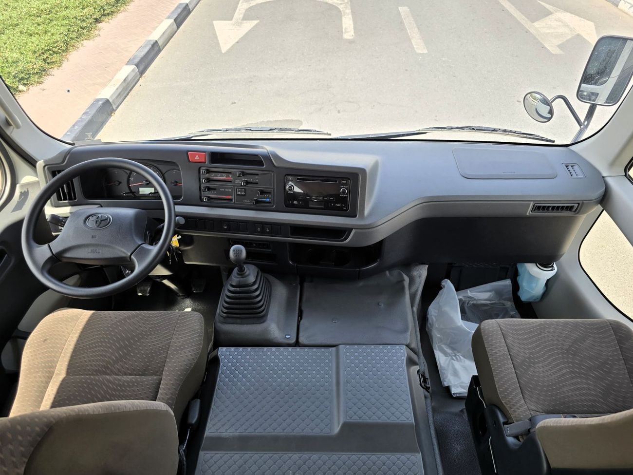 Toyota Coaster TOYOTA COASTER PETROL 2.7 MT - AUTO DOOR - 23 SEATER - 2025 MODEL - WHITE -