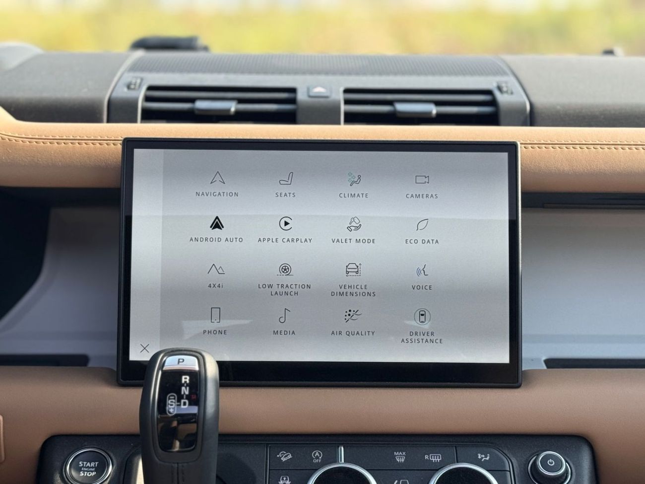 Land Rover Defender P400 90 SE 3.0L (5 Seater)