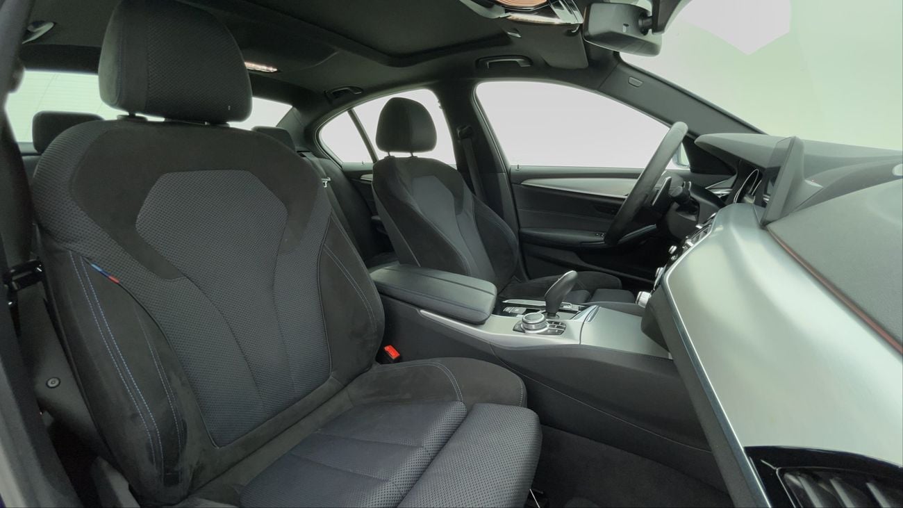 بي أم دبليو 520i M SPORT 2 | بدون دفعة مقدمة | اختبار القيادة في المنزل