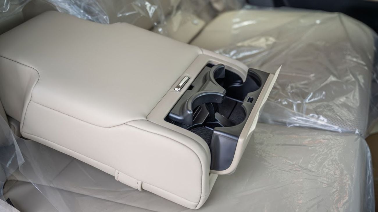 Toyota Land Cruiser TOYOTA LAND CRUISER GXR MID 4.0L (SILVER ME INSIDE NEUTRAL BEIGE)