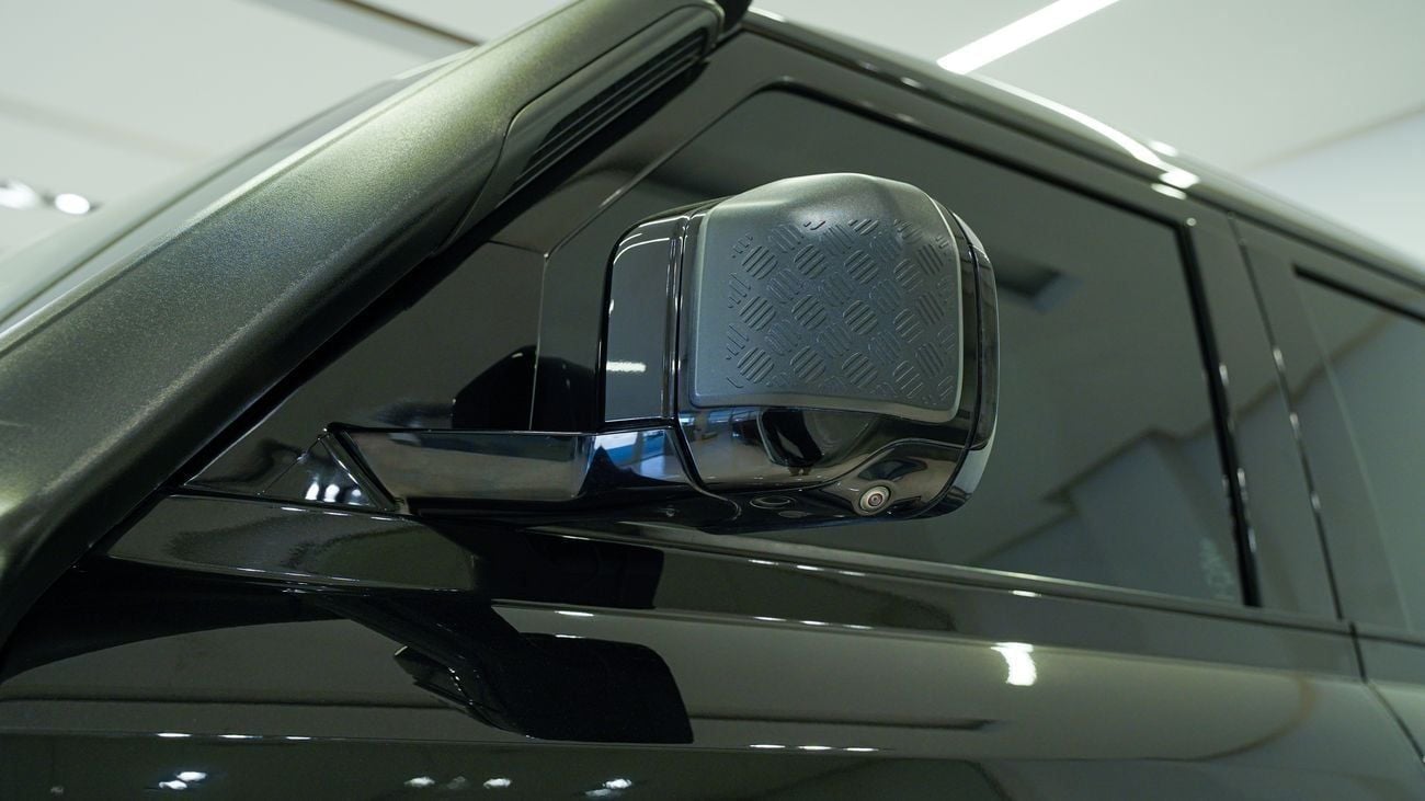 Land Rover Defender P300 110 SE 2.0L (7 Seater)