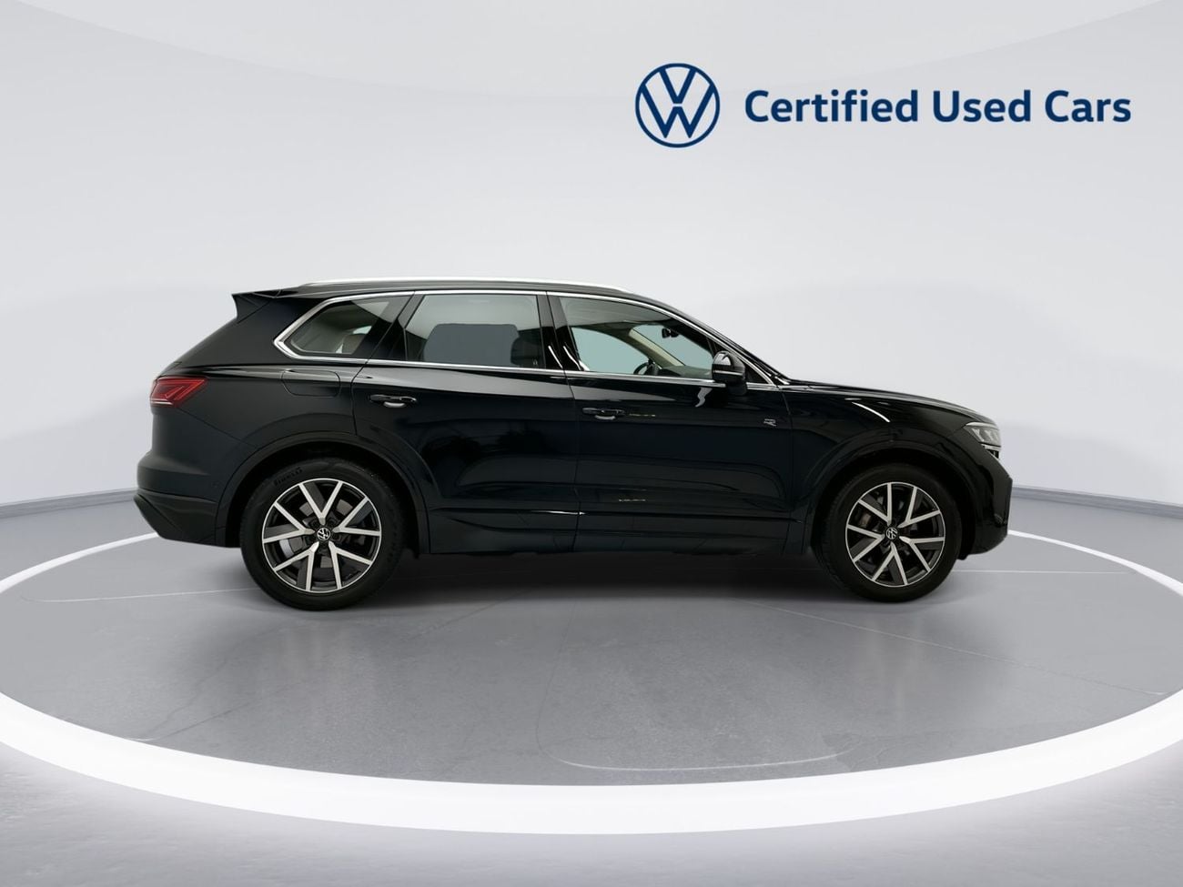 Volkswagen Touareg R-LINE + 3L | Premium Varenna Leather | Massage Seats | Panoramic Sunroof & Advanced Driver Assistance