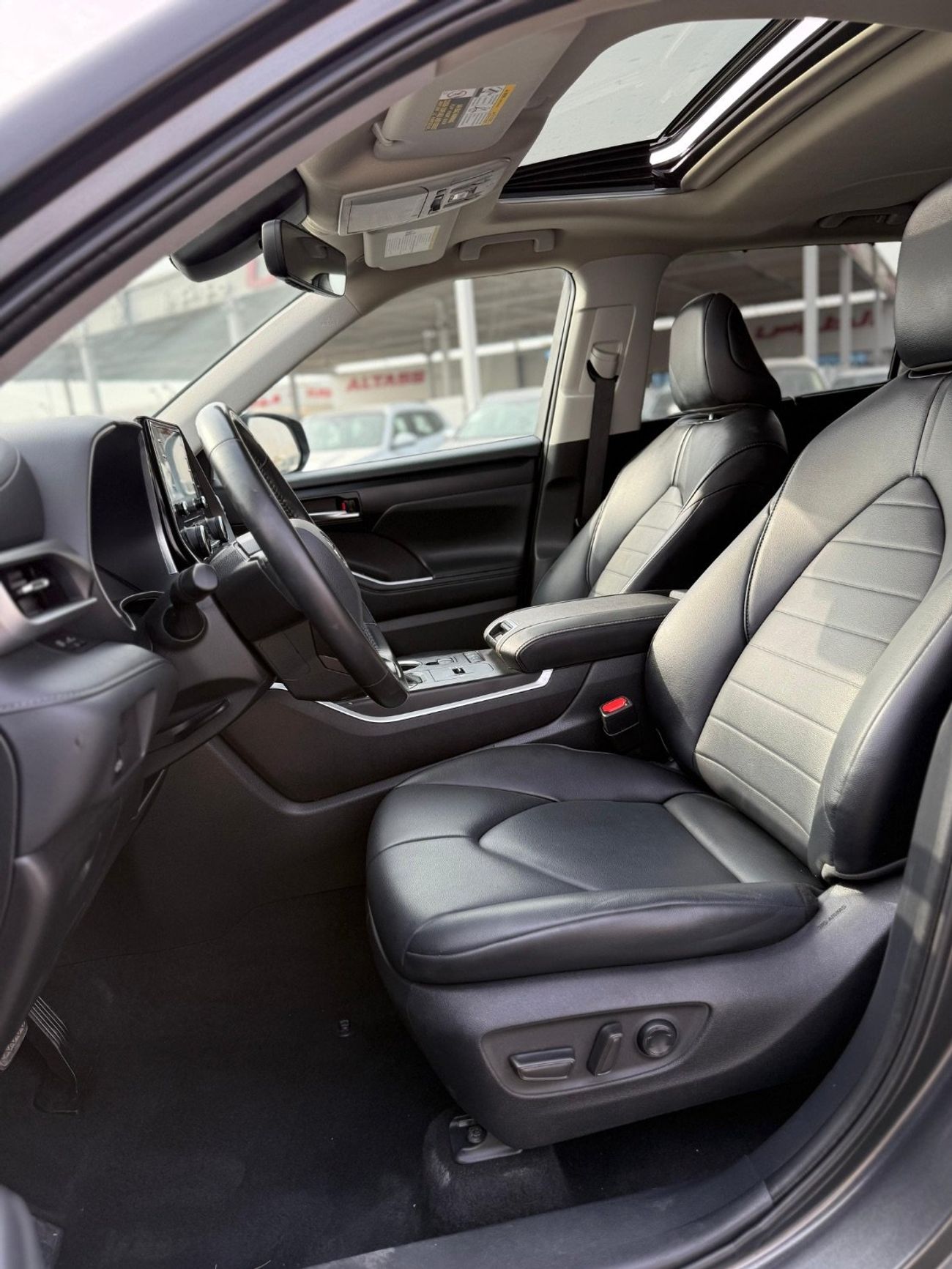 Toyota Highlander Hybrid XLE Full option Sunroof,leather seats