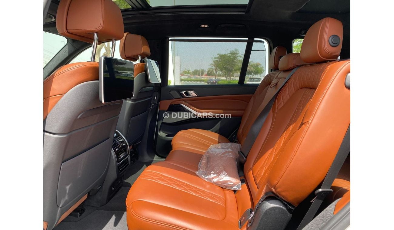 BMW X7 40i M Sport Pure GCC SPEC UNDER WARRANTY AND SERVICE CONTRACT