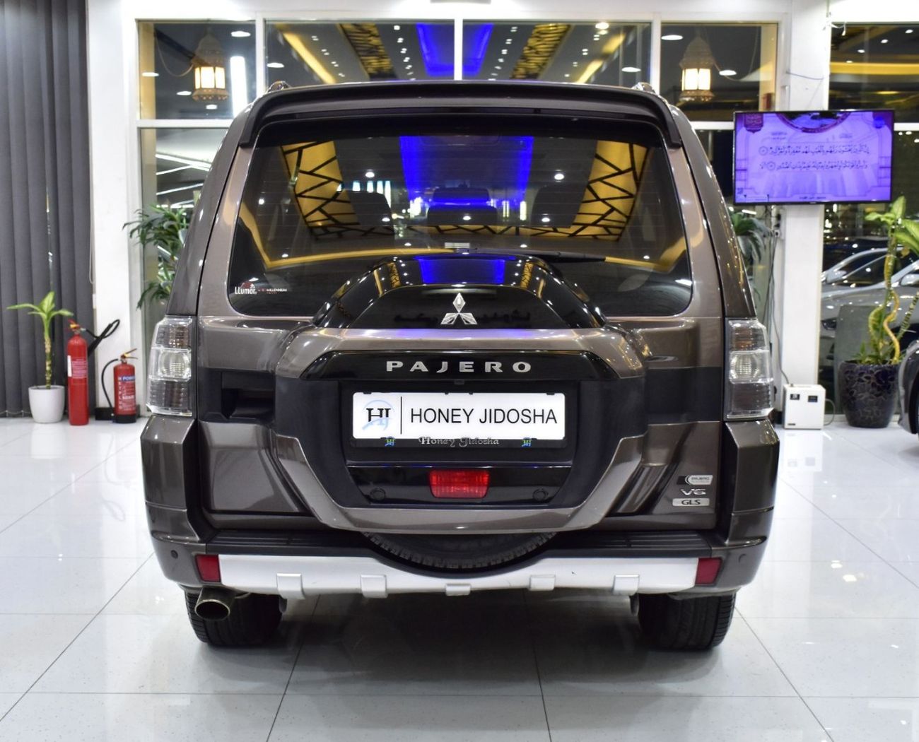 ميتسوبيشي باجيرو EXCELLENT DEAL for our Mitsubishi Pajero GLS ( 2016 Model ) in Brown Color GCC Specs