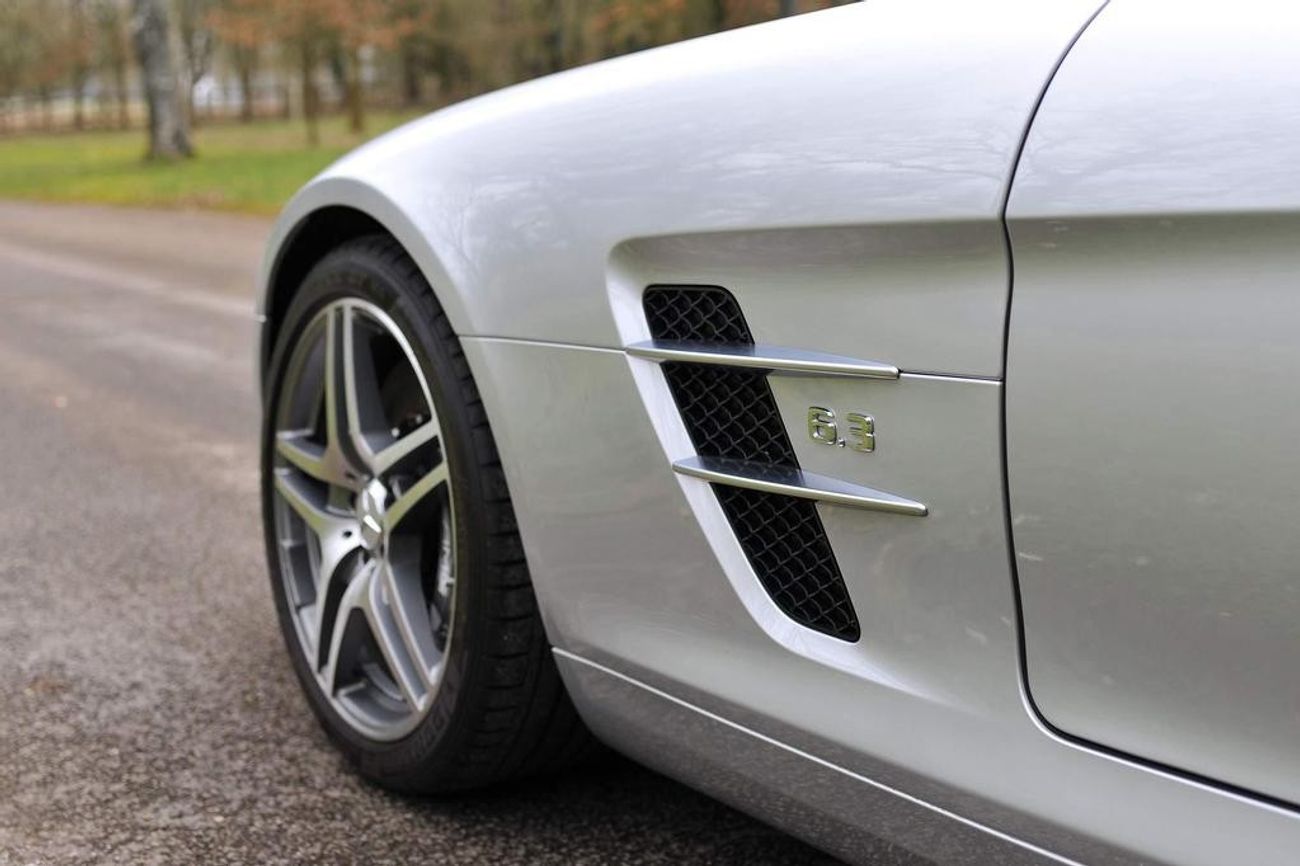 Mercedes-Benz SLS AMG Std 6.2L EUROPEAN SPEC Mercedes SLS in great condition