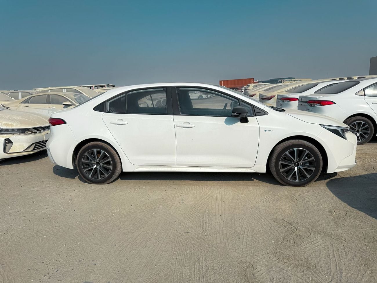 تويوتا ليفين Levin1.8 hybrid luxury option 2025