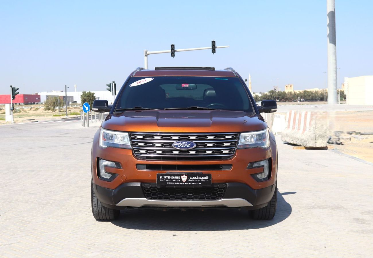 Ford Explorer XLT 3.5L Ford Explorer - 2017 - GCC - Full Option  - 6 V- XLT - 4WD - 3.3L -7 Seats - In excellent c