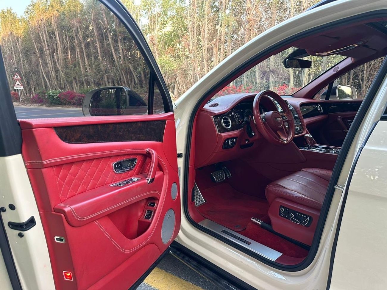 Bentley Bentayga Bentayga 4.0T 2017 Bentley Bentayga W12 Twin Turbo - GCC Spec