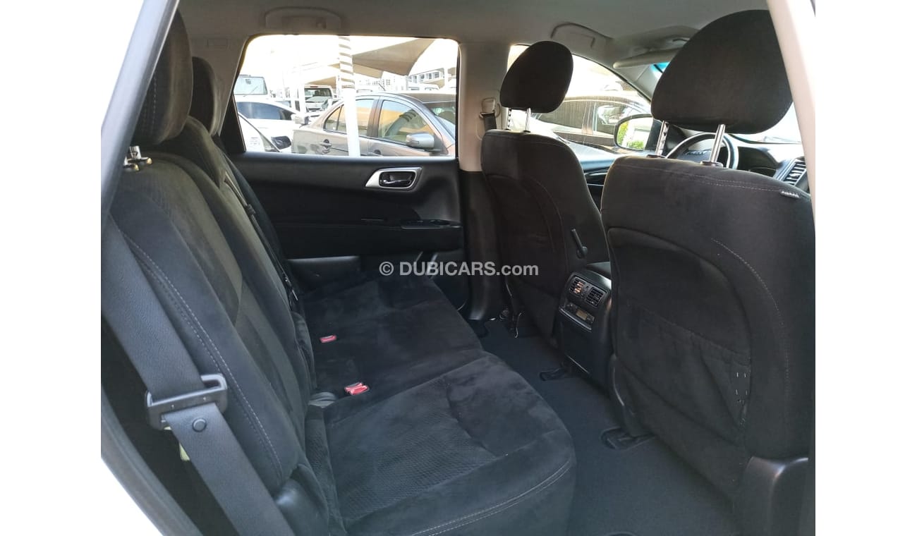 Nissan Pathfinder American import number 2, white color inside gray, fingerprint, rear camera screen, cruise control,