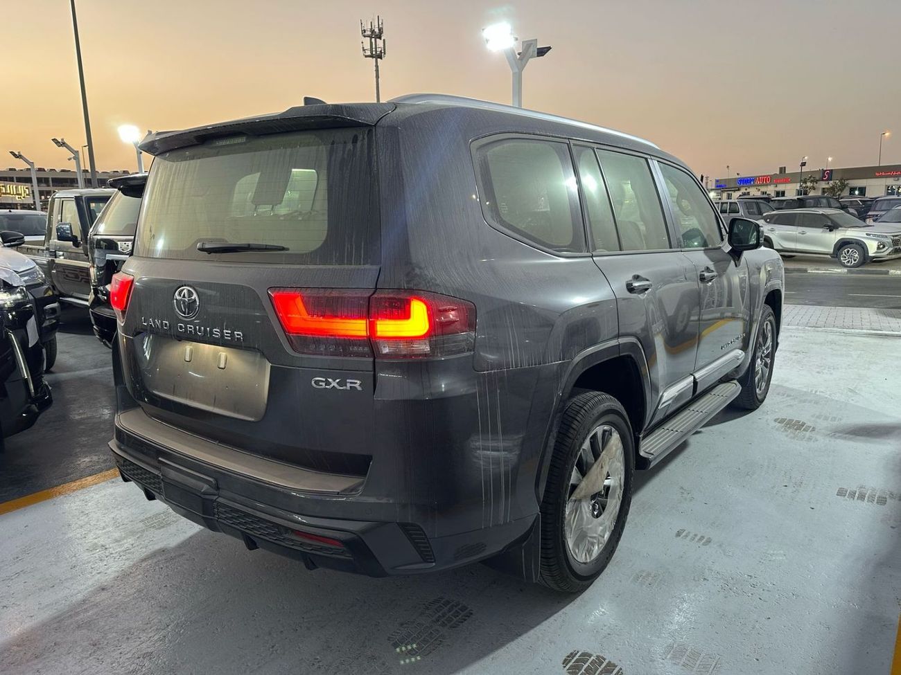 تويوتا لاند كروزر GXR3 3.5L FULL WITH JBL AND BIG KIT