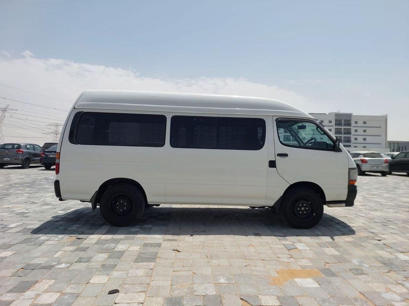 Toyota Hiace STD TOYOTA HIACE VAN RHD 2000 MODEL 3.0 L DIESEL AUTOMATIC(PM02207)