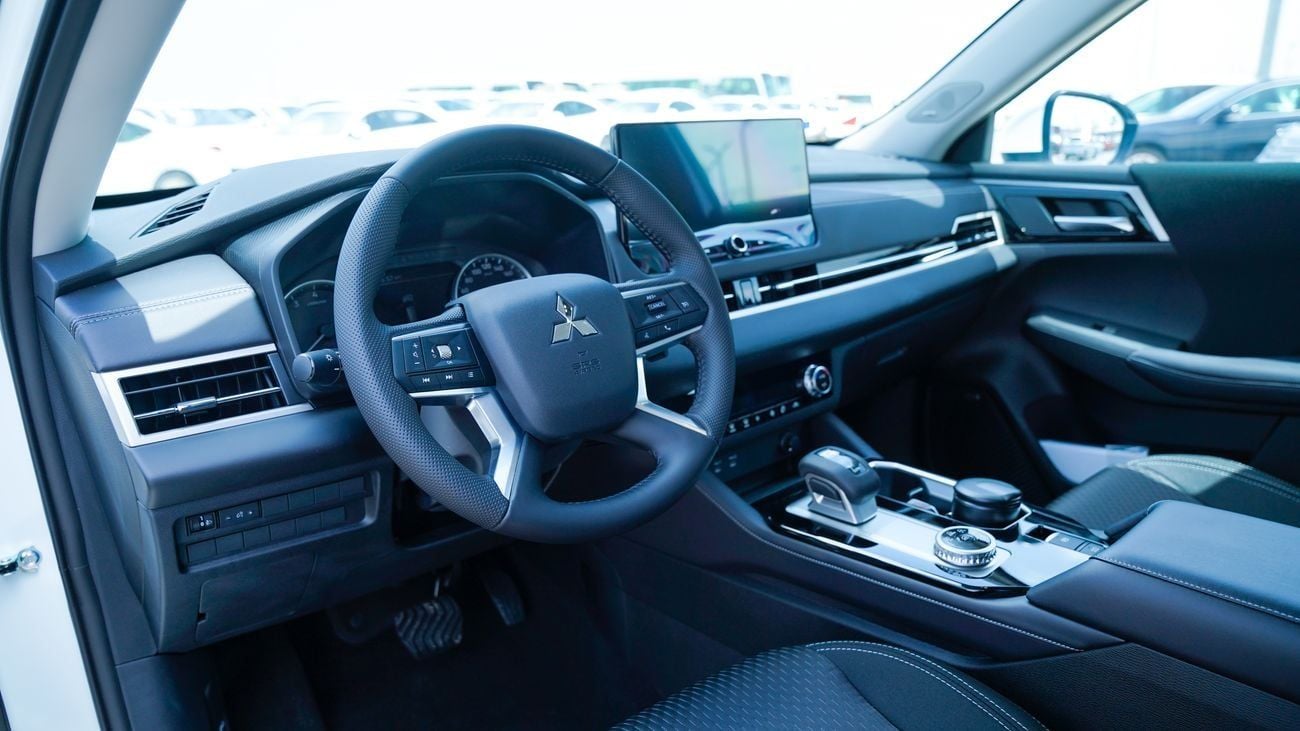 Mitsubishi Outlander Brand New 2026 Mitsubishi Outlander Medium Line (G10) 2.5L | 7-Seater SUV | GCC Specification | Expo