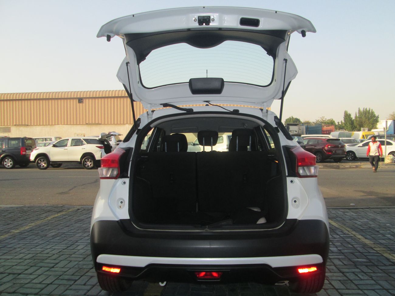 نيسان كيكس Nissan Kicks 1.6 Brand New Condition Excellent Drive GCC