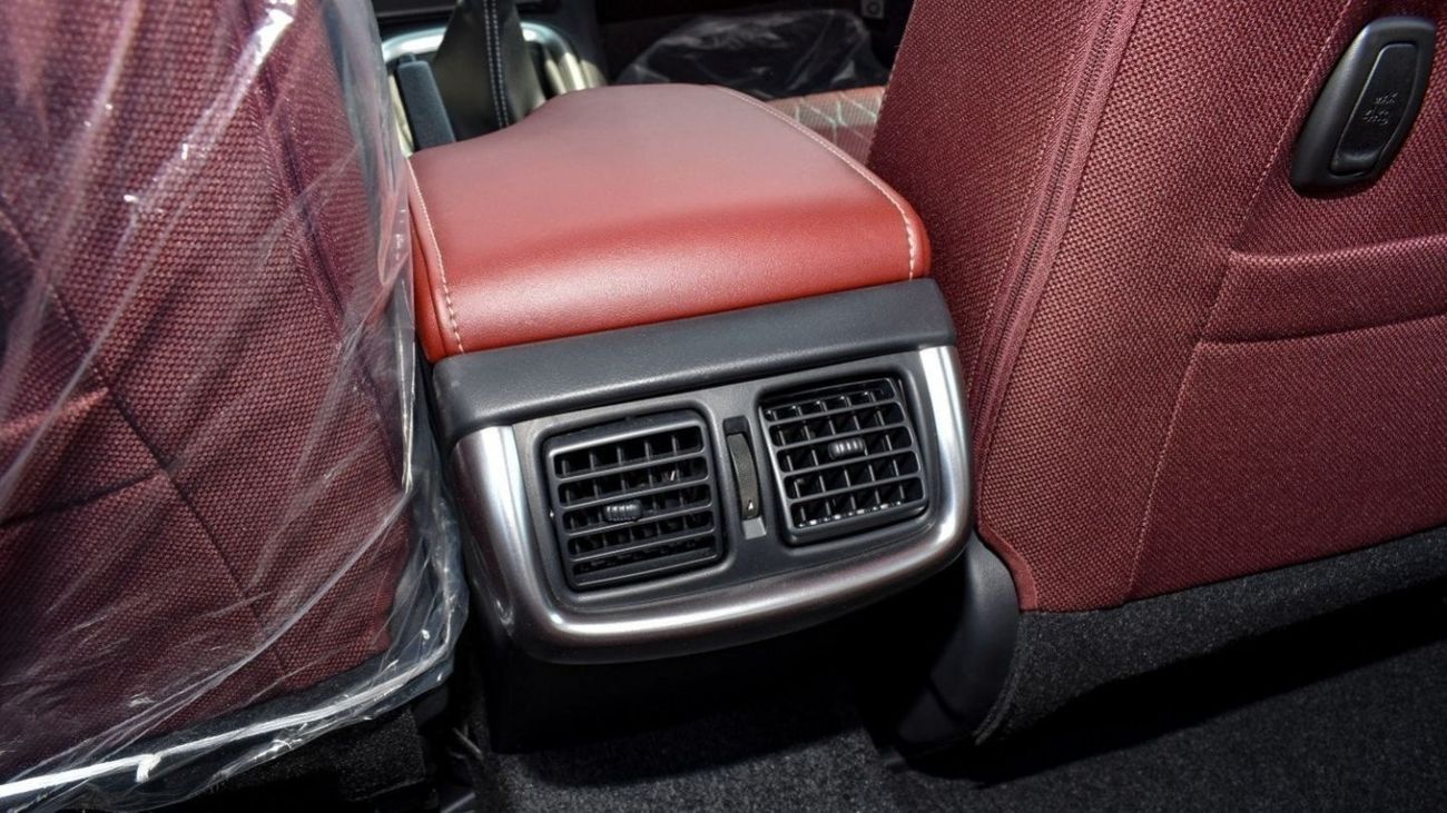 تويوتا هيلوكس 2.7l - LED - MT - Key Start - 4wd - Alloy wheels - Climate control - Seat cooler - Multimedia steeri