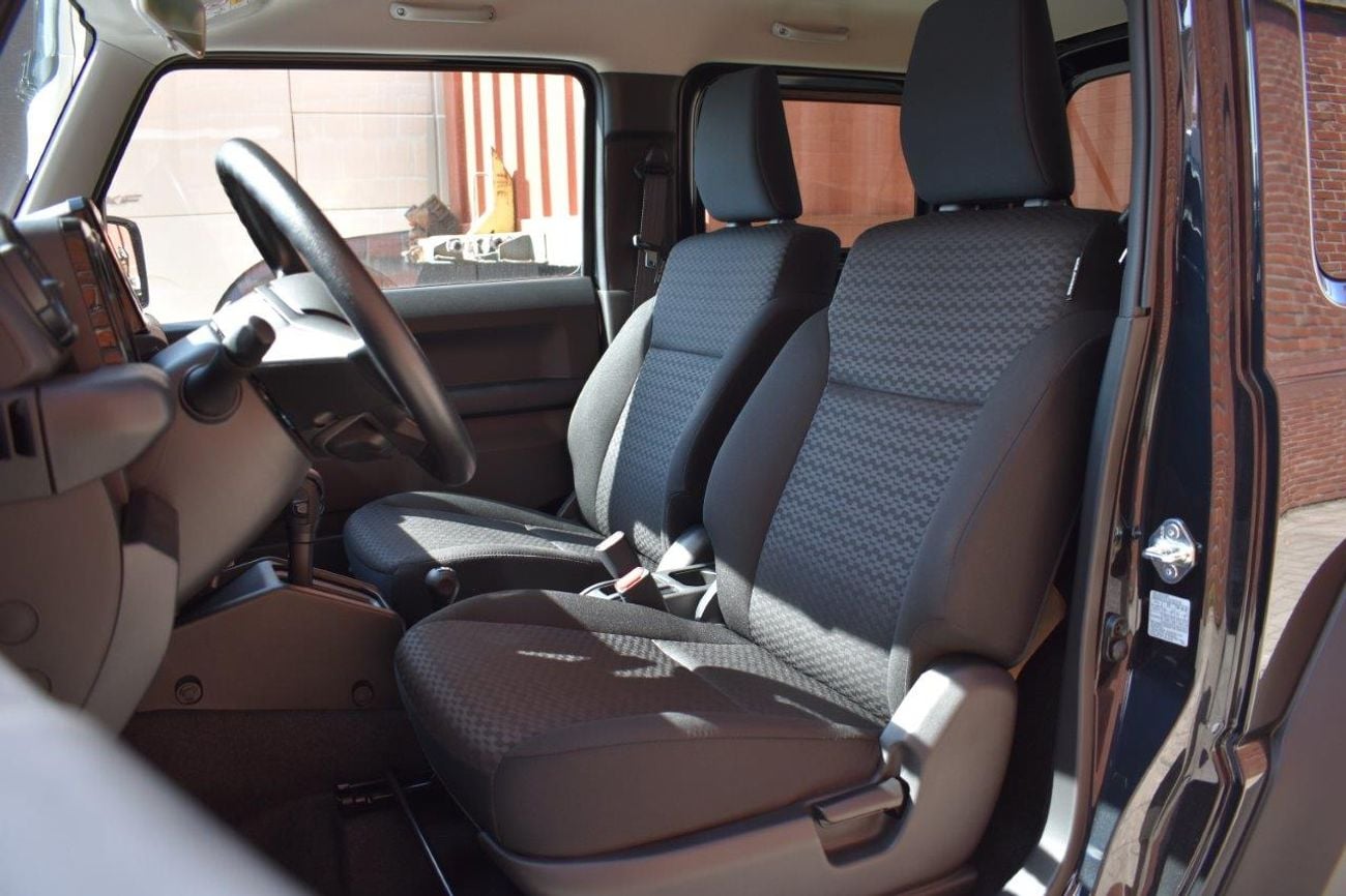 سوزوكي جيمني GL . 1.5L . 4 Cyl . 4-Speed Automatic . Petrol . 4WD . 5 Seats . 3 Door