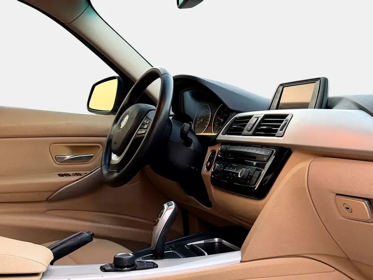 BMW 320i STANDARD 320i | 2.0L TURBO | 184 HP | GCC SPECS