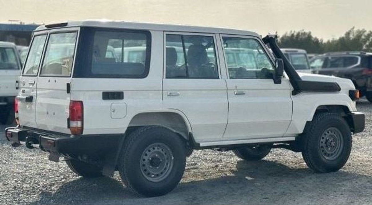 تويوتا لاند كروزر 70 2025 Toyota Land Cruiser LC76 5-Door Hardtop 4.2L 6-Cyl Diesel M/T (Manual Gear) 4x4 Only For Africa