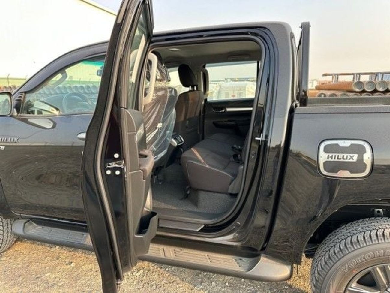 تويوتا هيلوكس 2026 Toyota Hilux SR5 Double Cab Pickup 4.0L V6 Petrol A/T 4x4 Export Only