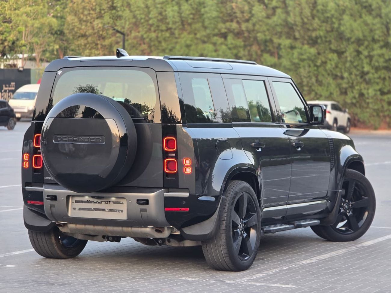 لاند روفر ديفندر 110 HSE P400 HSE P400