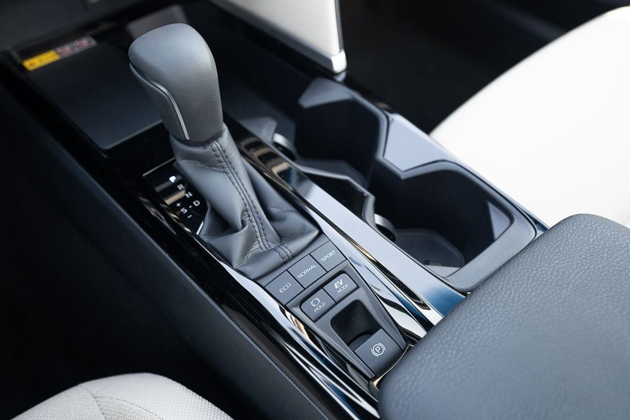 Toyota Camry LE Hybrid 2.5L 2026