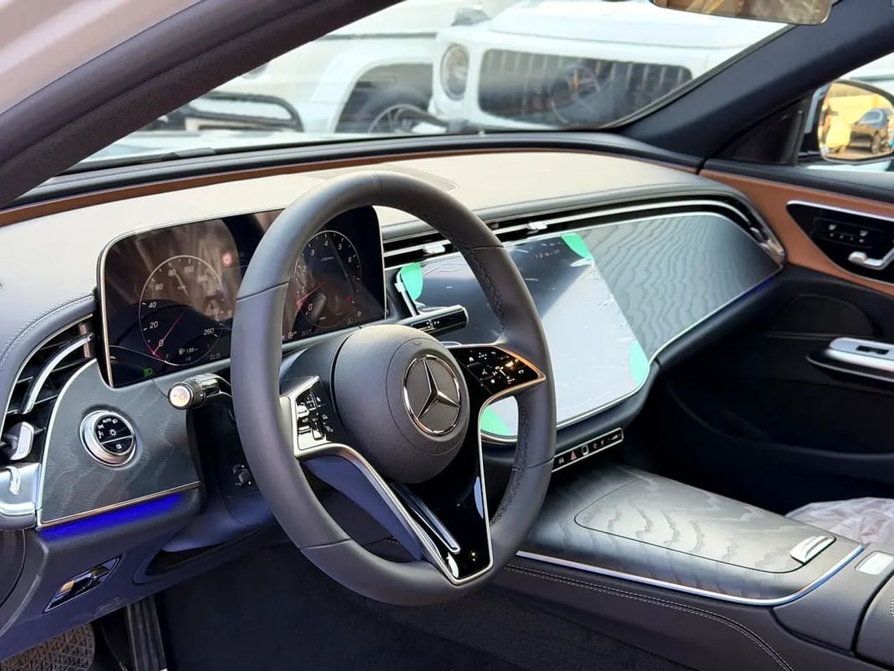Mercedes Benz E200 MERCEDES E200 - MODEL - BRAND - INTERNATIONAL WARRANTY