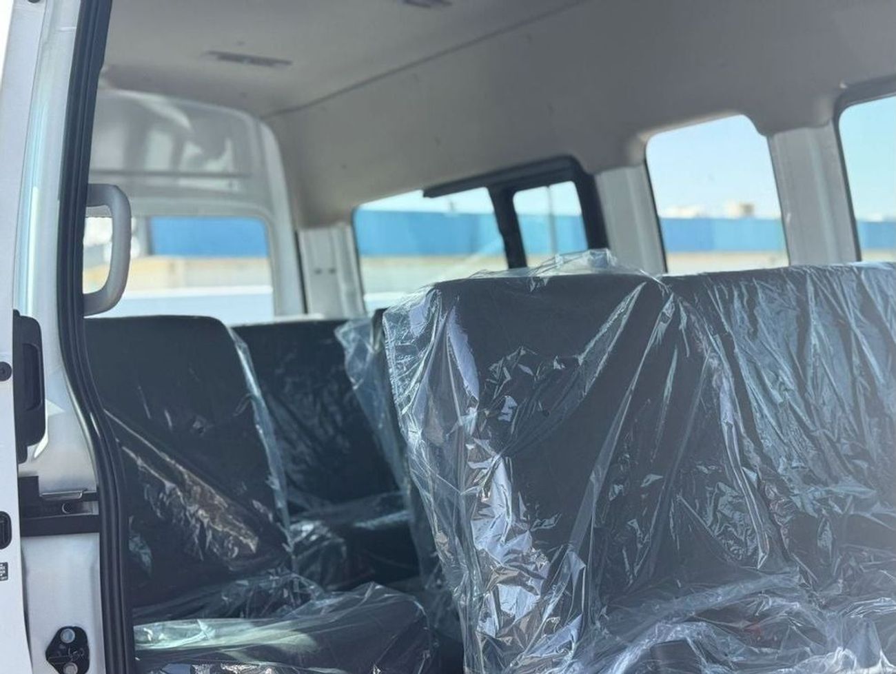 Nissan Urvan 2025 NISSAN URVAN 2.5L DSL, M/T, HR, 16 SEATE, MID OPTION