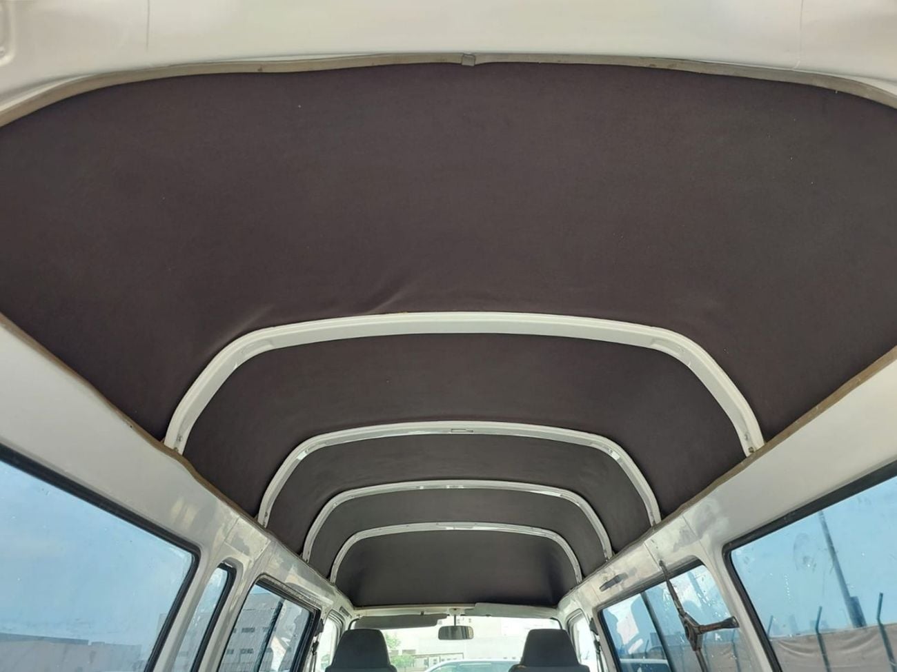 Toyota Hiace TOYOTA HIACE VAN RHD 2000 MODEL 3.0 L DIESEL AUTOMATIC(PM02207)