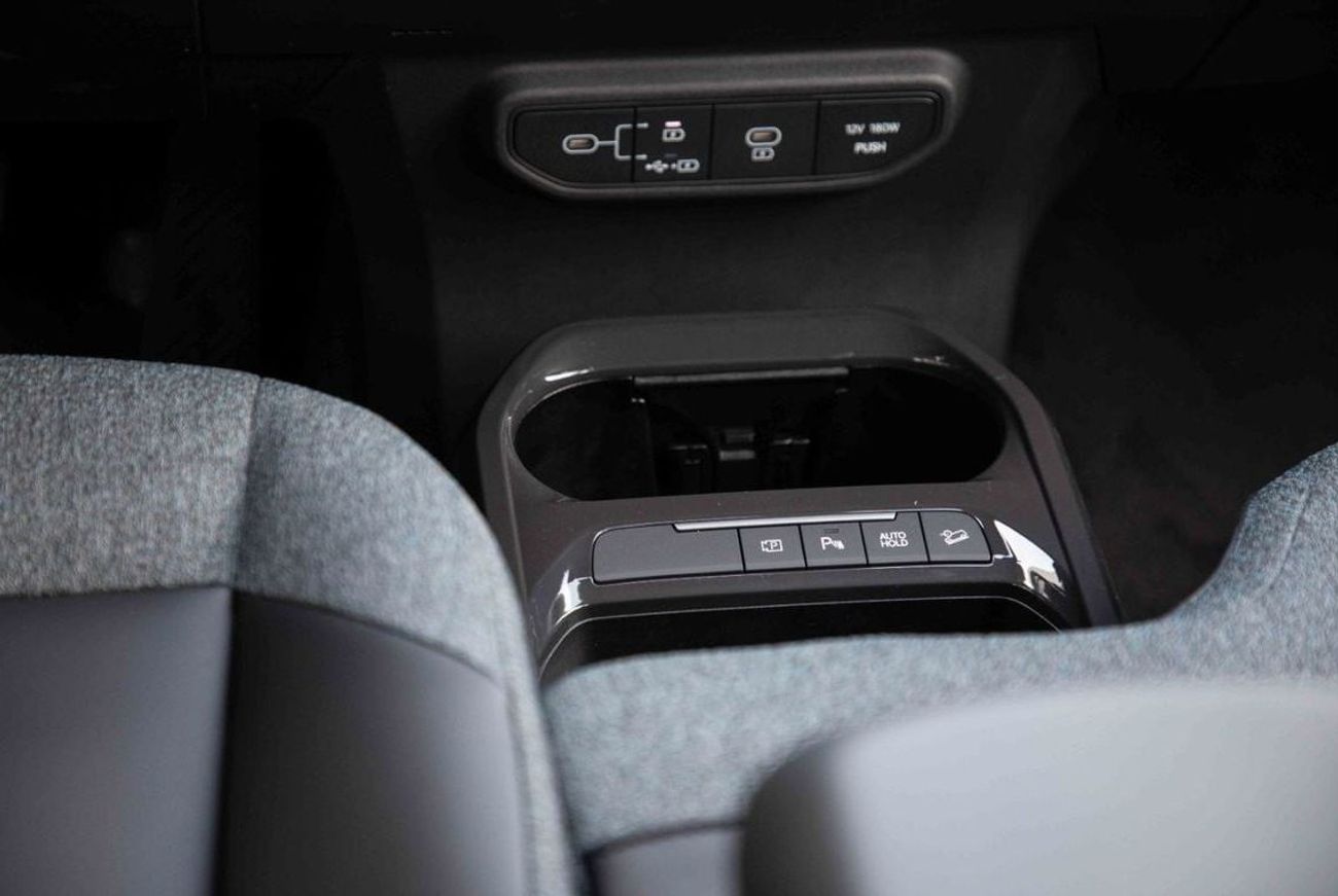 كيا EV5 كيا EV5 لاند R530 موديل 2024 - أبيض من الداخل أسود وأزرق