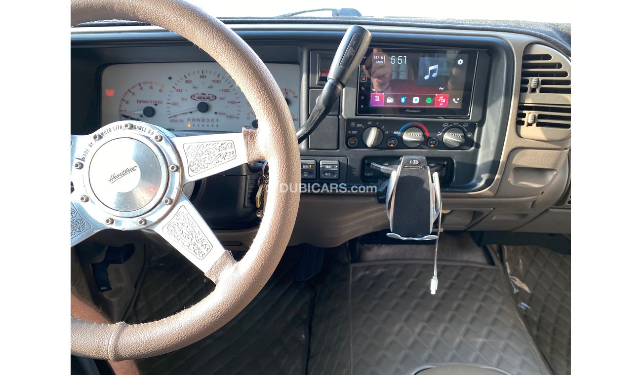 Chevrolet Suburban 1500 LT 4x4