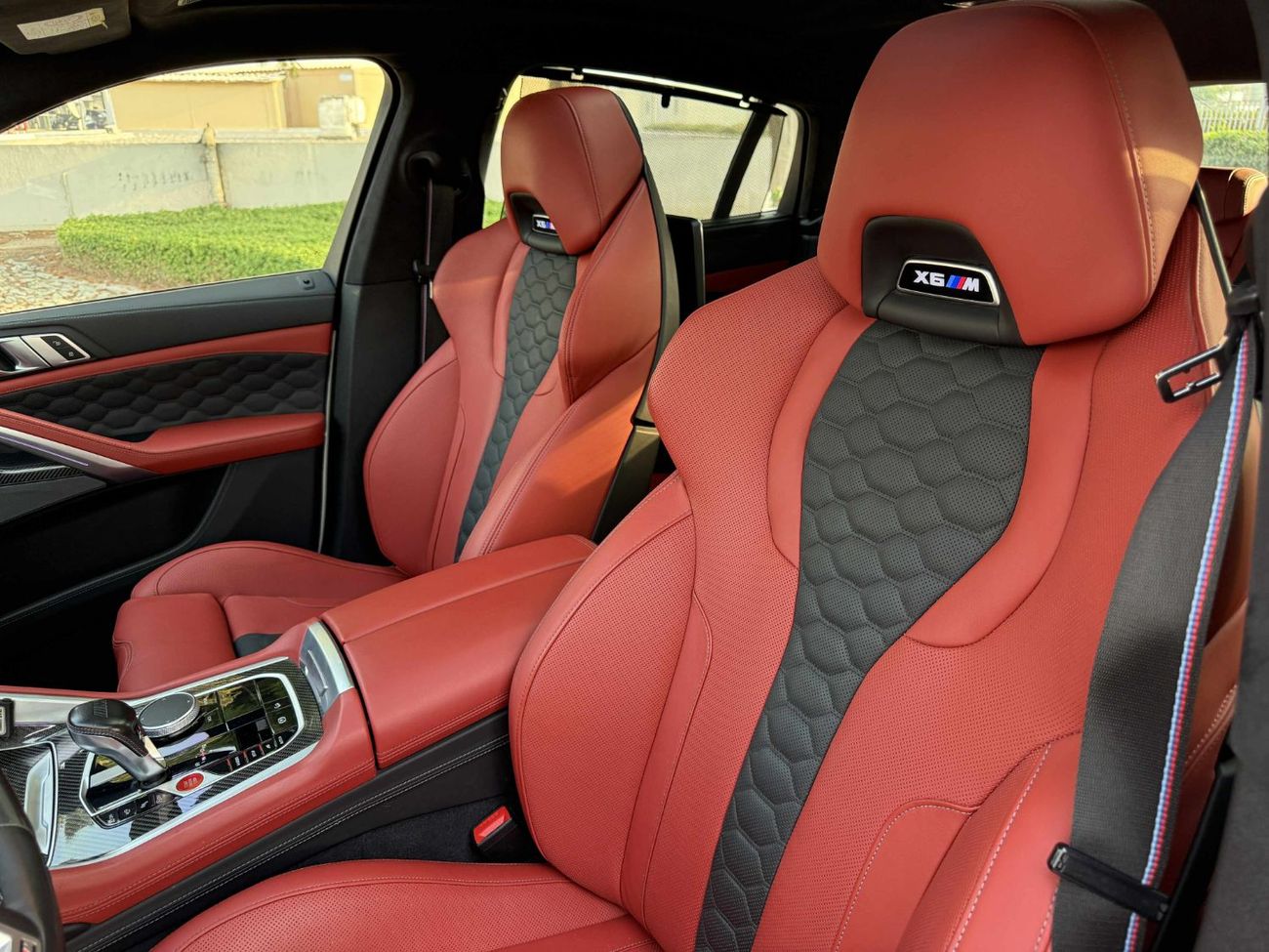 BMW X6 xDrive40i Luxury M Sport Package 3.0L GCC SPEC UNDER WARRANTY AND SERVICE CONTRACT