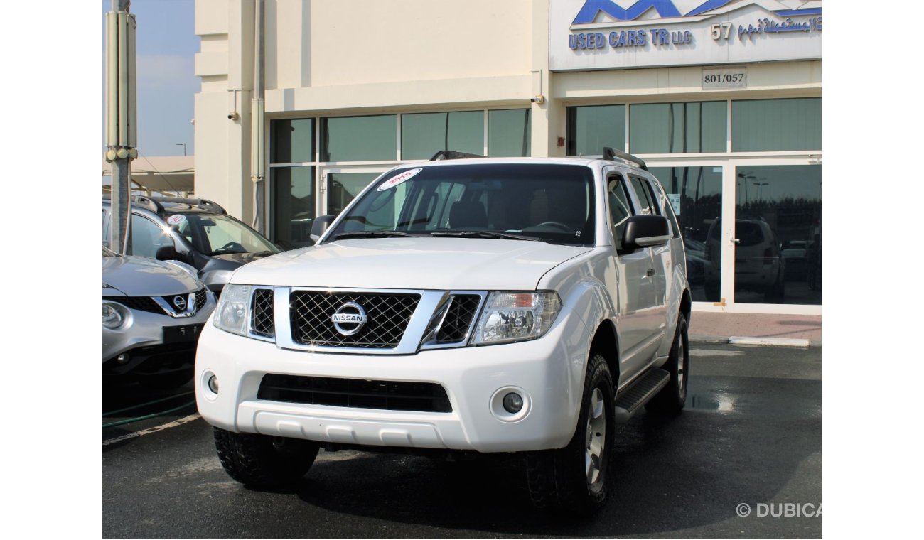 Nissan Pathfinder GCC - ACCIDENTS FREE - ORIGINAL PAINT - CAR IS IN PERFECT CONDITION INSIDE OUT