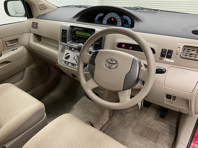 تويوتا راوم interior - Cockpit